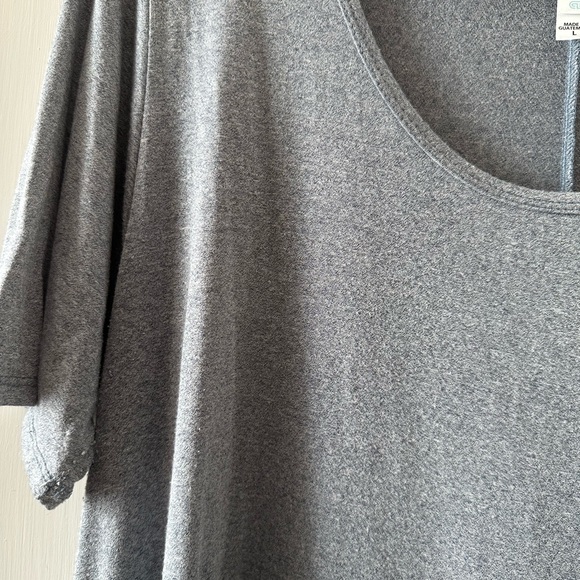 Light almost heathered looking gray Perfect T by LuLaRoe - size large - Picture 2 of 8